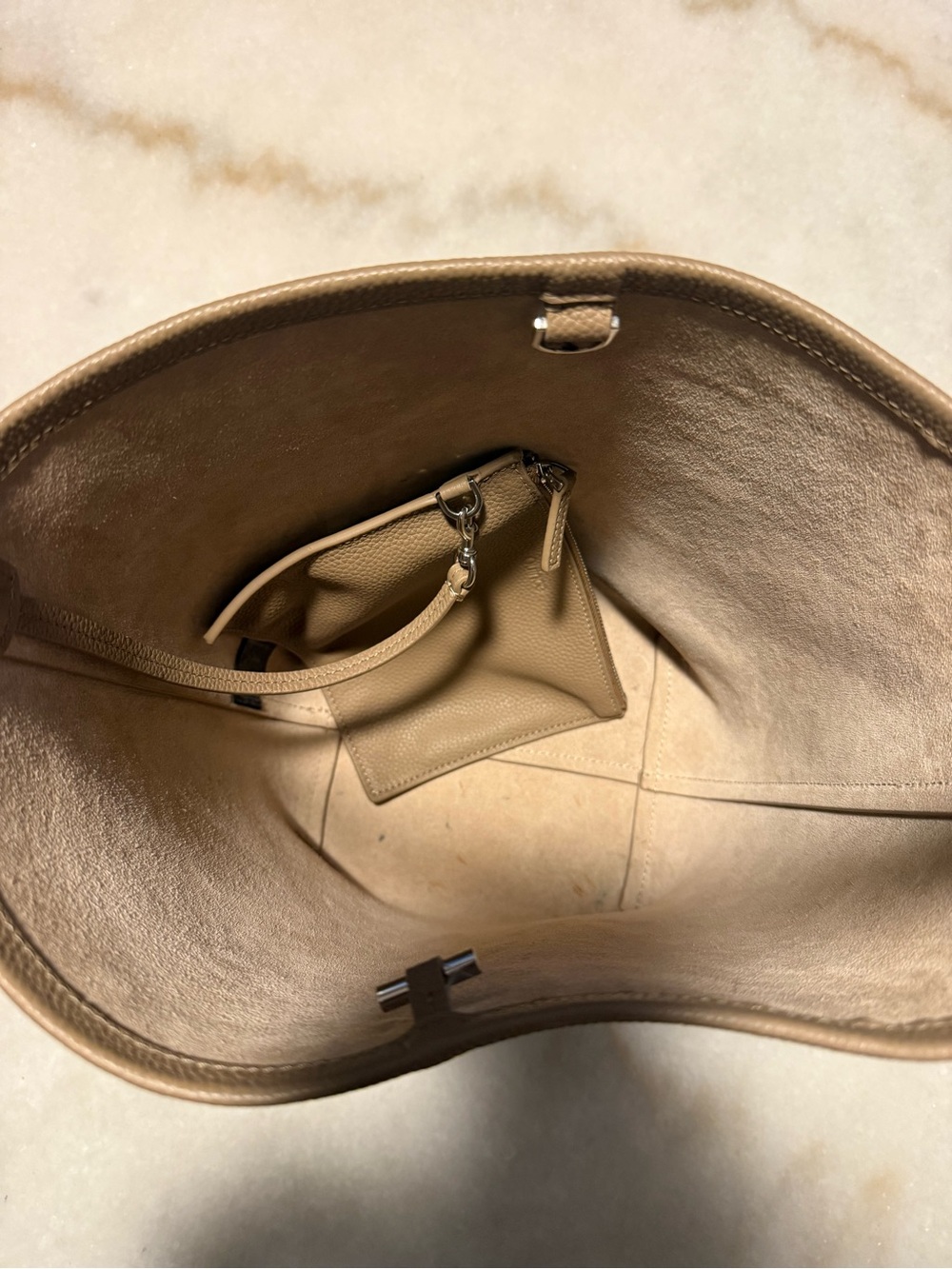 Quince Italian Leather Soft Bucket Shoulder Bag - Picture 3 of 7